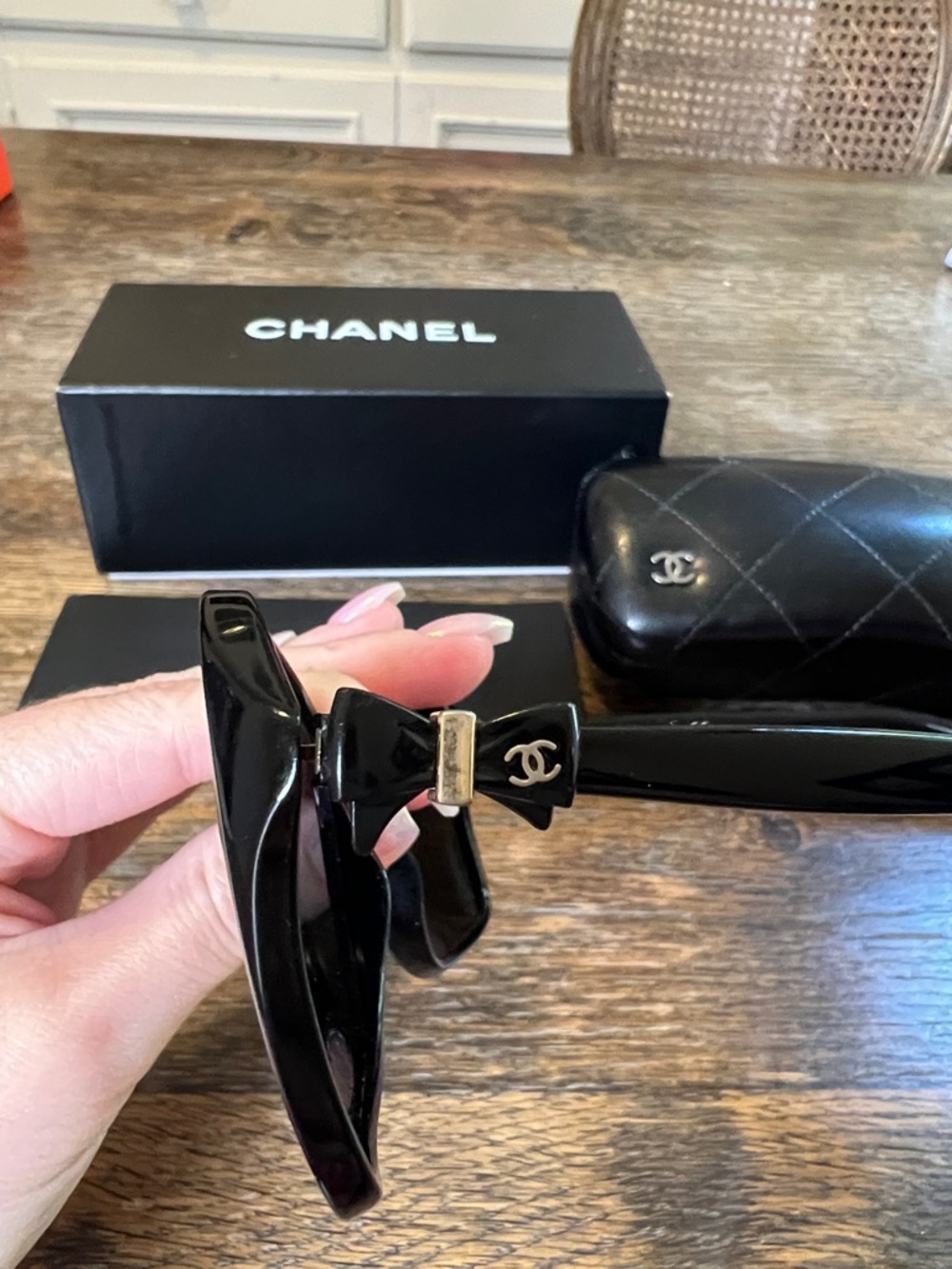 CHANEL Black Oversized Cat-Eye Sunglasses - Picture 6 of 10